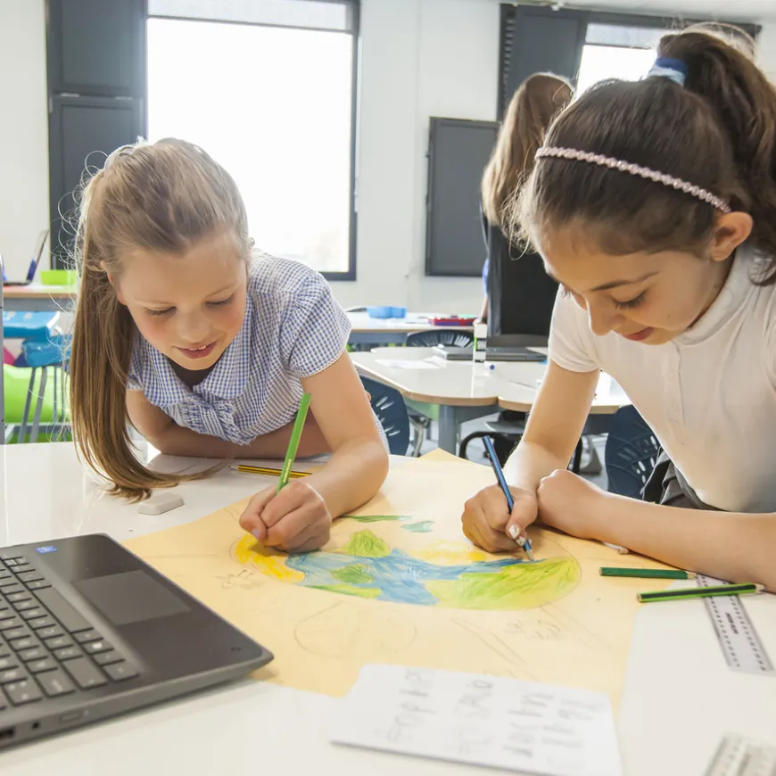 Circular Collaboration Table Writable