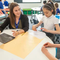 Circular Collaboration Table Writable