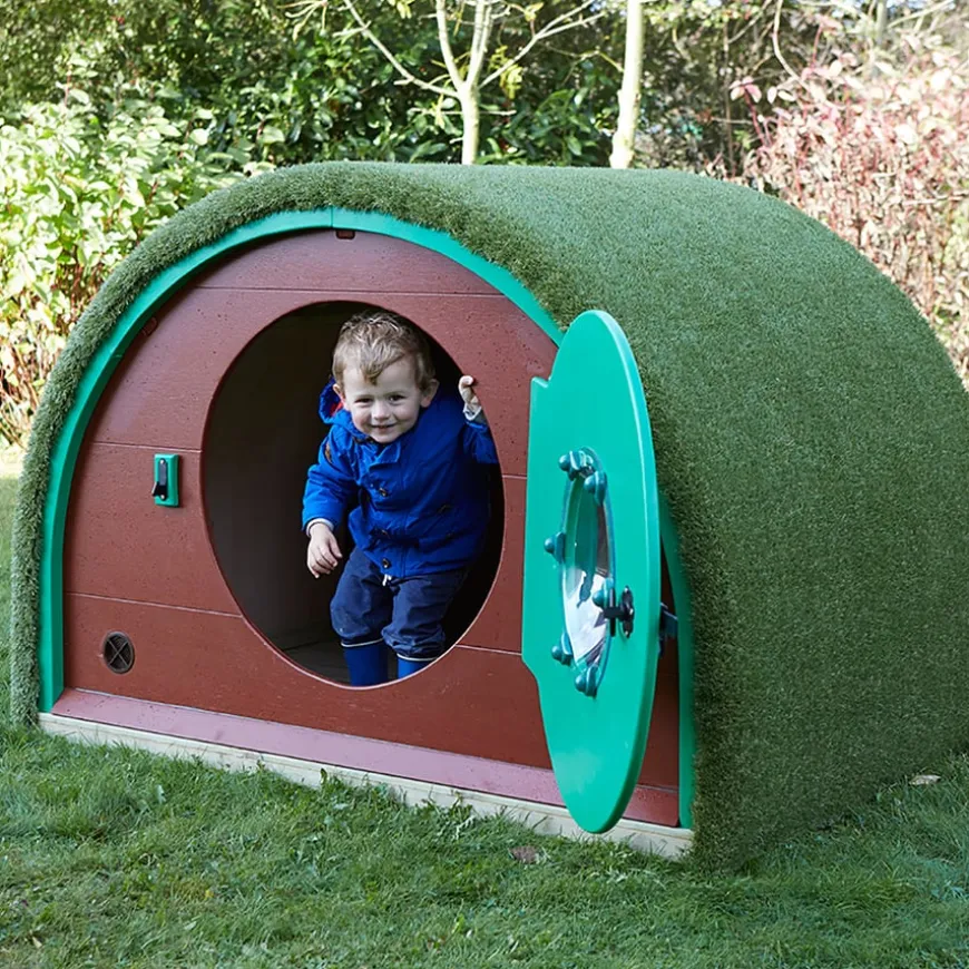 Outdoor Water Wall with Den and Bench Offer